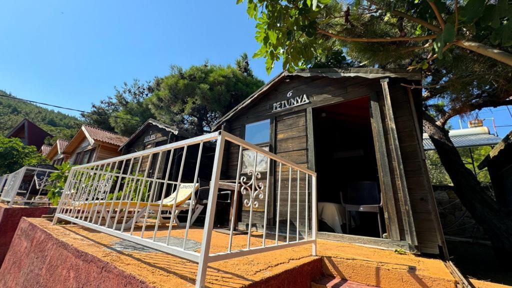 مبيت وإفطار Ayvalı Gaia Bungalow المظهر الخارجي الصورة